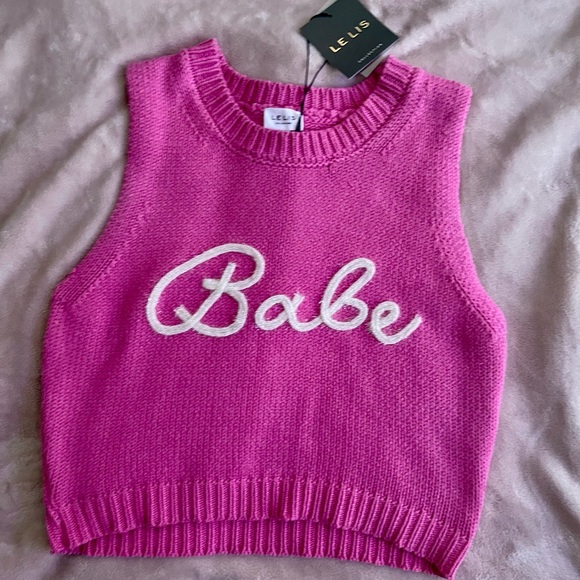 Fantastic knit sleeveless sweater. NWT - Picture 4 of 5